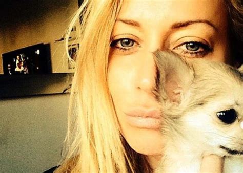 Vero amore (temptation island) (2005). Karina Cascella in lutto per la morte del suo cane chiuhuahua