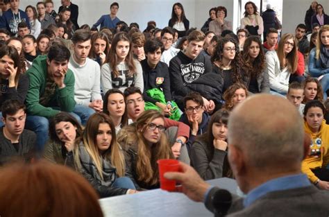 Wwii bob ricordi tatuaggio parole figli idee geografia. Pomezia, i ragazzi del Liceo Pascal incontrano un ...