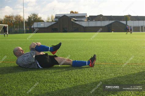 Football Player Stretching Before Game On Field — Outdoors Veterans