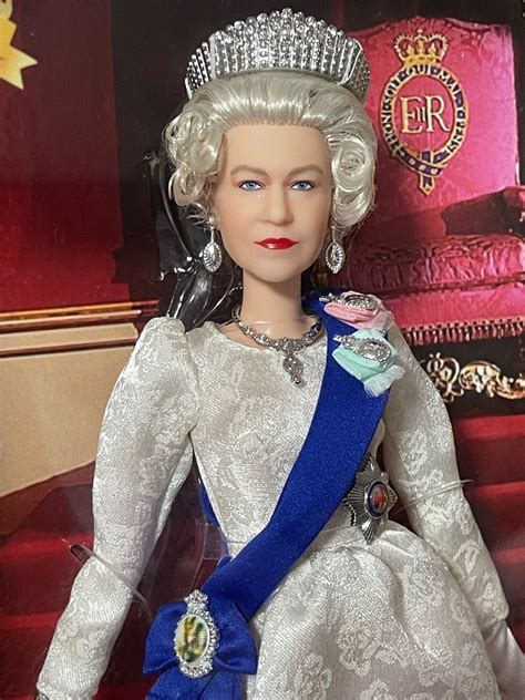 Barbie Queen Elizabeth Ii Doll Nrfb Hobbies And Toys Toys And Games On