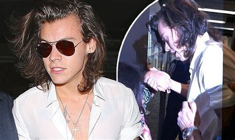 Harry The Hero One Direction Heartthrob Dubbed An Angel After Harry Styles Stops To Help Up A