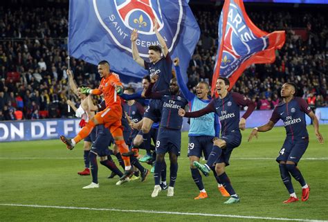 Soccer PSG wins title after crushing defending champion Monaco 71