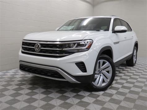 Based on the boxy atlas, the 2021 volkswagen atlas cross sport adopts a more rakish design but loses the third row of seats in the process. New 2020 Volkswagen Atlas Cross Sport 2.0T SE 4Motion Technology - 220159 | Chapman Volkswagen ...