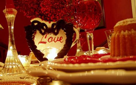 30 Cool And Beautiful Valentine S Day Table Decoration Ideas Valentine Day Table Decorations