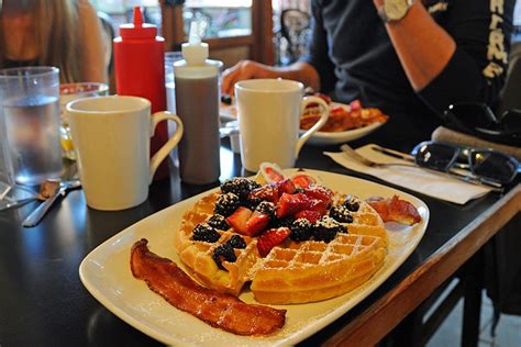 Where and what to eat in Victoria, British Columbia - Travel with Kat