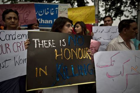 Ragazza Pakistana Uccisa Dopo Che Le Foto Con Il Braccio Di Un Ragazzo