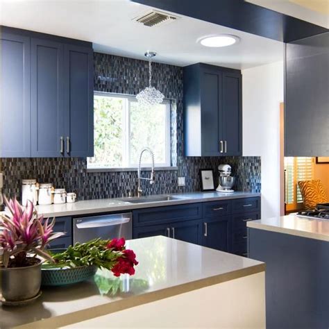 35 Beautiful Quartz Backsplash Kitchen Design Ideas Hmdcrtn