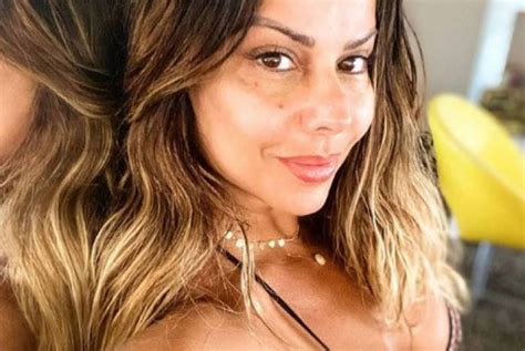 Viviane Araújo enlouquece fãs toda sexy na quarentena Veja fotos MH