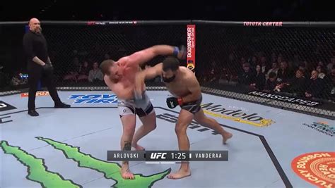 Ufc 271 43 Letni Andrei Arlovski Wypunktował Rywala Trzecia Wygrana Z Rzędu Byłego Mistrza