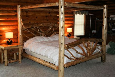 This rustic, aspen log canopy bed will really stand out in the bedroom of your home, cottage, cabin, or lodge. Bent Branch Canopy Log Bed
