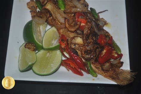 Masukkan kacang polong dan ikan teri, tumis hingga matang. PATYSKITCHEN: IKAN PEKASAM GORENG