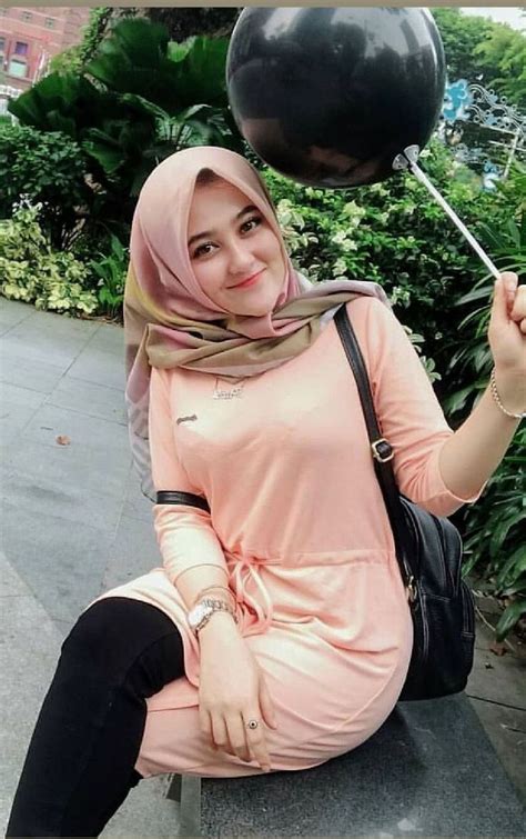 Pin By Binsalam On Hijab Cantik In 2020 Girl Hijab Beautiful Muslim
