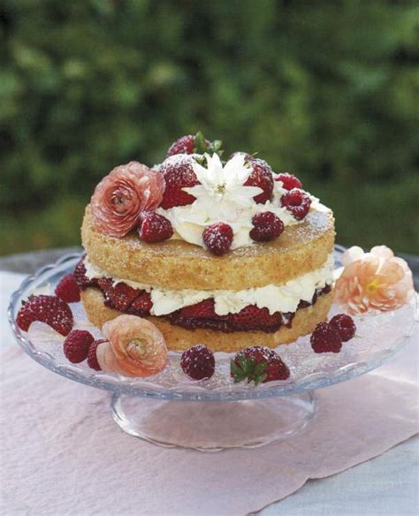 A Very British Picnic Victoria Cakes Victoria Sponge Cake Victoria