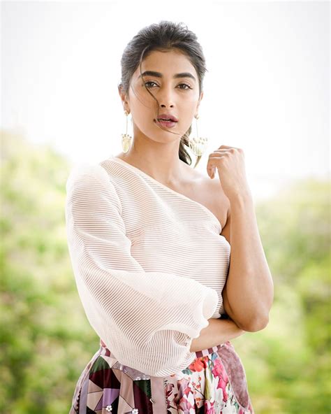 Pooja Hegde Images New Latest Hd Photos Housefull 4 Ala