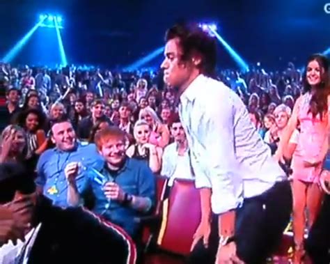 One Directions Harry Styles Twerks At Teen Choice Awards Video Huffpost Uk