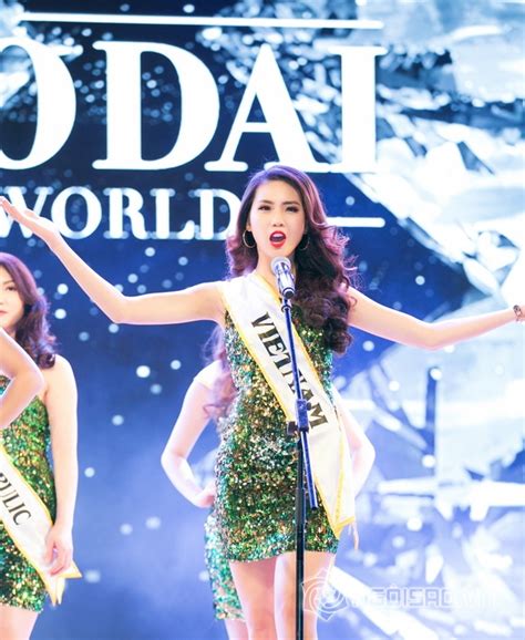 Bùi Quỳnh Hoa đăng Quang Miss Áo Dài Việt Nam World 2017
