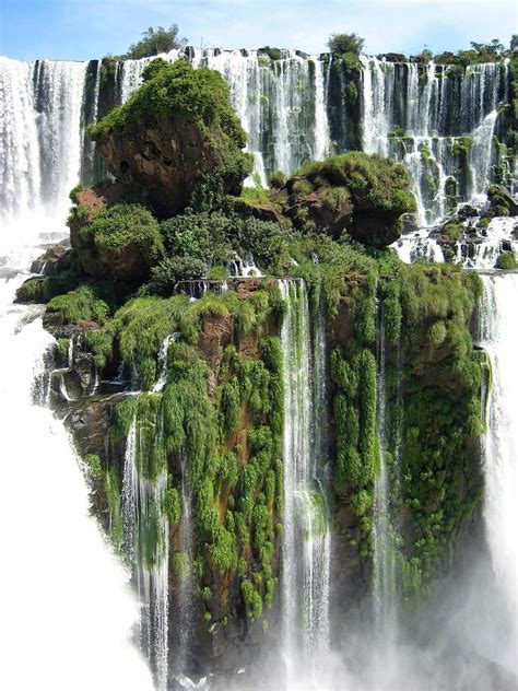 Vista Aérea De Las Cataratas Del Iguazú Brasil Y Argentina Sudamérica