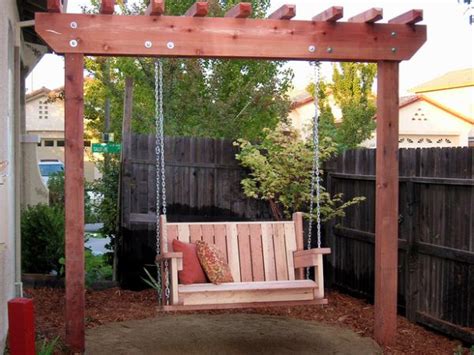 If you're not looking to build a swing they have many more outdoor builds for summer. DIY Outdoor Swings, Perfect For Relaxing In The Garden