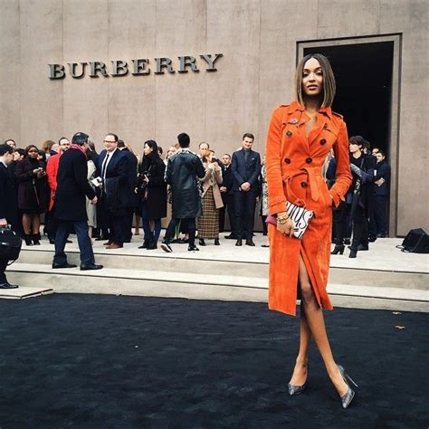 British Model Officialjdunn Wearing A Burberry Suede Trench To Attend The Menswear A W15 Show