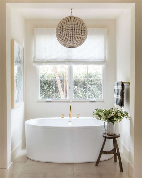 21 Bathroom Window Treatment Ideas For Style And Privacy