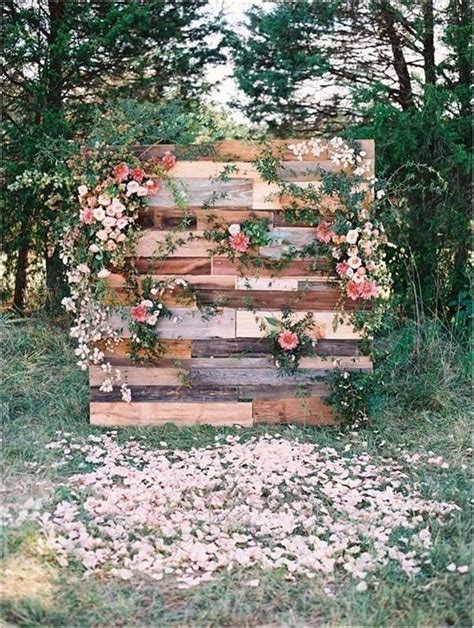 24 Ideas To Use Wood Pallet For Your Country Wedding
