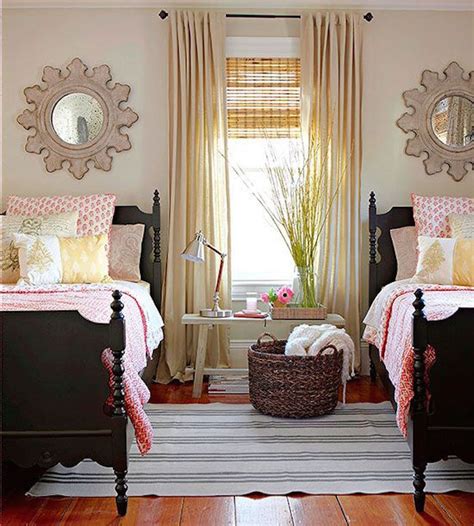 Are you afraid that your guest bedroom with twin beds might look a little using twin beds in a guest bedroom is perfect for the cottage or beach house. 22 Guest Bedrooms with Captivating Twin Bed Designs