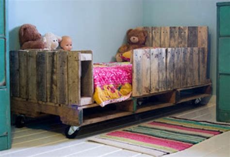 Kinderbett selber bauen mit der anleitung von hornbach: Bett aus Paletten - 32 coole Designs! - Archzine.net