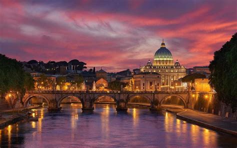 Italië is bekend om zijn keuken, sportwagens, mooie kusten, het voormalige romeinse rijk en zeer waardevolle kunststeden. Rome Italie - VOYAGE ONIRIQUE