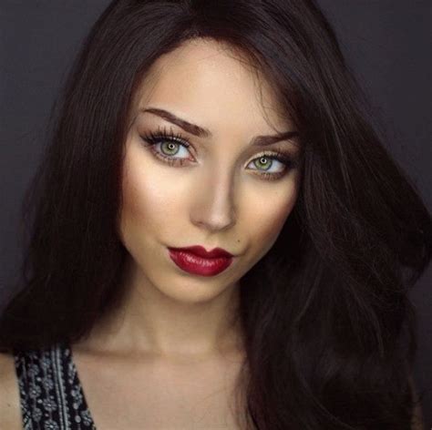 Beautiful Girl Demonstrates The Power Of Makeup With Many Different Looks 6 Pics