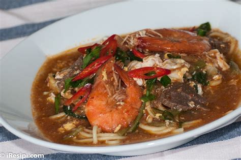 Mee bandung is a well liked dish that available throughout malaysia including neighbouring singapore 6 , the original version served in muar district is still considered the best. Resepi Mee Bandung Muar