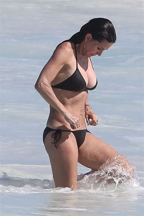 Hottest Courteney Cox Bikini Pictures Will Keep You Up At Nights