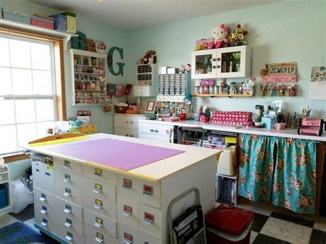 Gorgeous Colourful Organizing Sewing Room Ideas For Inspiration44
