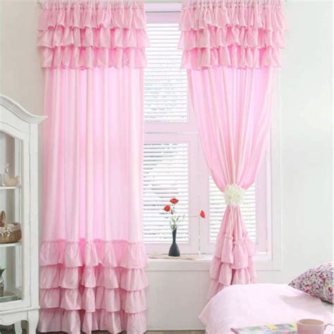 white ruffle curtain