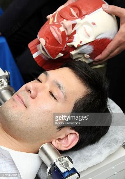 Robot Massage Photos And Premium High Res Pictures Getty Images