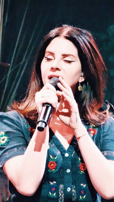 April 16 2018 Lana Del Rey Performs In Berlin Ldr Latothemoontour Lana Del Rey Lana