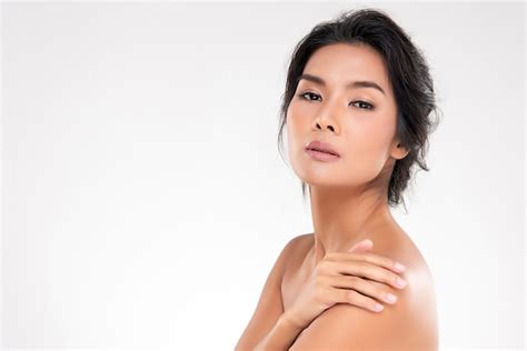 Bela Jovem Mulher Asiática Com Pele Fresca Limpa Cuidados Com O Rosto Tratamento Facial