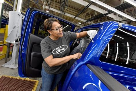 Whitmer Ford Motor Company Investment In Michigan Creating 3000 Jobs