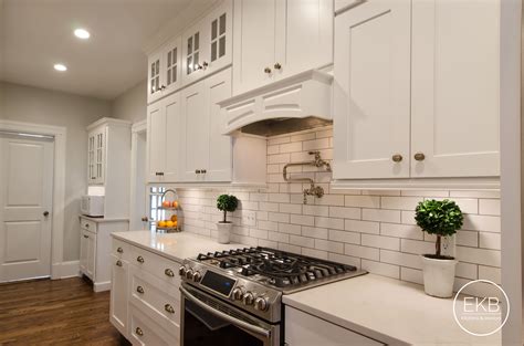 Waypoint cabinets waypoint cabinets offers 6 different species of cabinets, 5 collections and a variety of stains and finishes. Waypoint 650S cabinets in Painted Linen and Lagoon ...