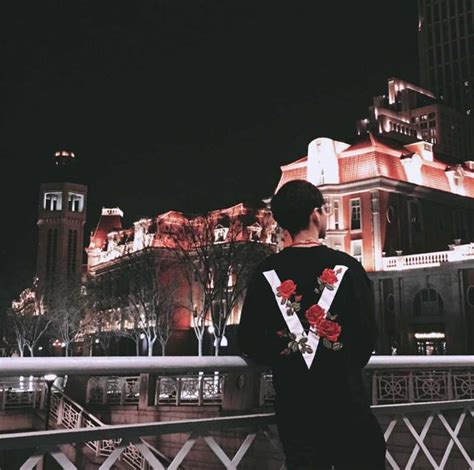 Yī rì bù jiàn，rú gé sān qiū. 又來了——一左一右情侶頭像，眼前人是心上人! - 每日頭條