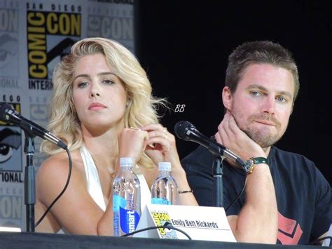 Stephen And Emily Sdcc 2017 Stephen Amell And Emily Bett Rickards Photo 40591967 Fanpop