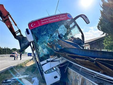 Geliboluda tur otobüsü kaza yaptı 1 ölü 8 yaralı Son Dakika Haberler