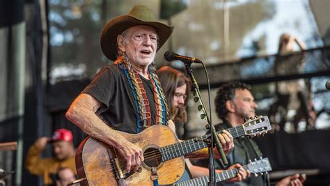 A description of tropes appearing in willie nelson. Willie Nelson salutes Frank Sinatra on new album 'My Way'