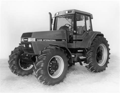 Magnum 7100 Series Octane Press International Tractors International