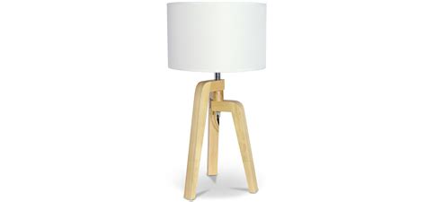 Cette lampe de chevet à l'allure scandinave convient à une chambre et un salon sa couleur pastel et le bois de ses pieds inspire une ambiance toute en douceur. Lampe de chevet bois scandinave - Design en image