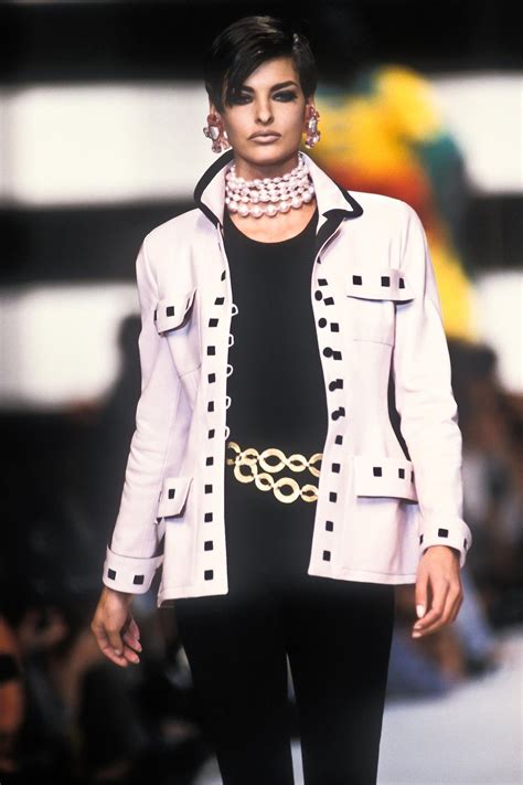 Chanel Rtw Ss 1991 Model Linda Evangelista Fashion 90s Fashion