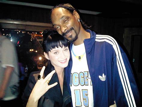 Katy Perry Posa Com Snoop Dogg E Divulga Foto No Twitter Ofuxico