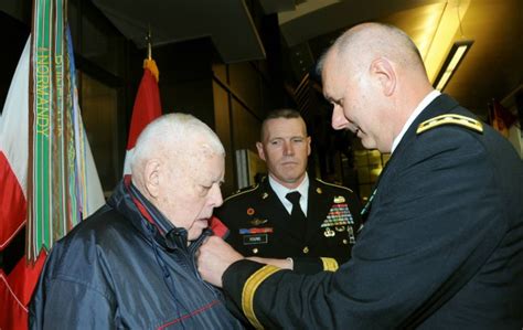 First Army Presents World War Ii Veteran With Distinguished Flying