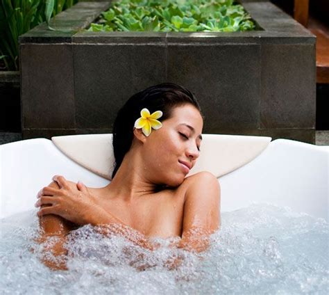 Feel The Sensation Of The Most Popular And Traditional Balinese Massage Spa Balinese Treatment