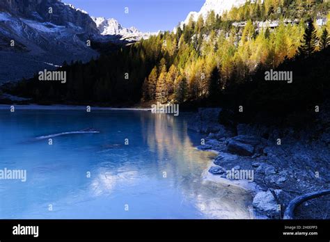 The Frozen Sorapiss Lake Dolimiti Mountains Italy Stock Photo Alamy