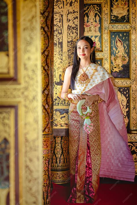 Premium Photo Thai Girl In Traditional Thai Costume Identity Culture Of Thailand